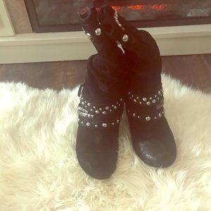 Miz Mooz Size 8 Mid Calf in Almost New Condtion